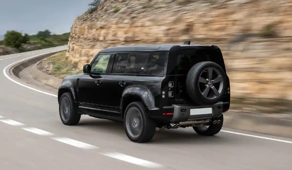 Land Rover - Defender 110 HSE P400 - Luxury SUV Car Rentals - Preowned SUV Car - Exclusive Concierge Club.webp